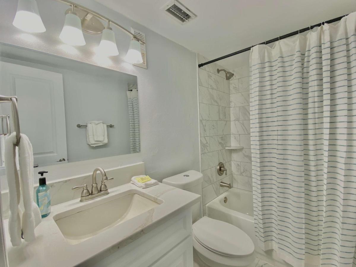 Island Winds East 202 By Albvr - Beautifully Renovated Beachfront Condo & Steps Away From Hangout & More! Gulf Shores Buitenkant foto